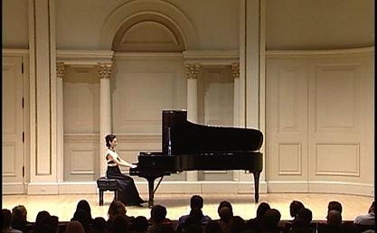 Victoria Tzotzkova performing